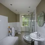 Overwater Hall Ξενοδοχείο 3*