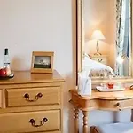Overwater Hall Hotel 3*