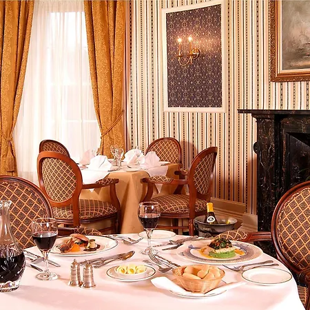 Отель Overwater Hall 3*