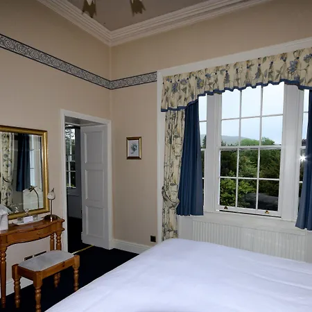 Otel Overwater Hall 3*