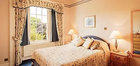 Otel Overwater Hall 3*