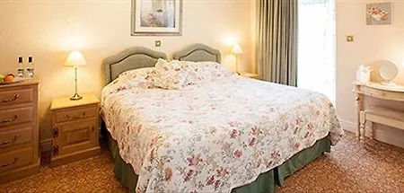 Hotel Overwater Hall