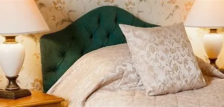 Hotel Overwater Hall 3*