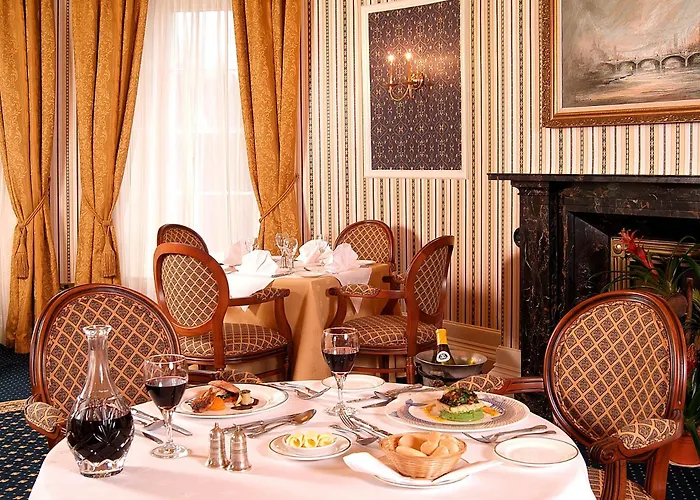 فندق Overwater Hall 3*