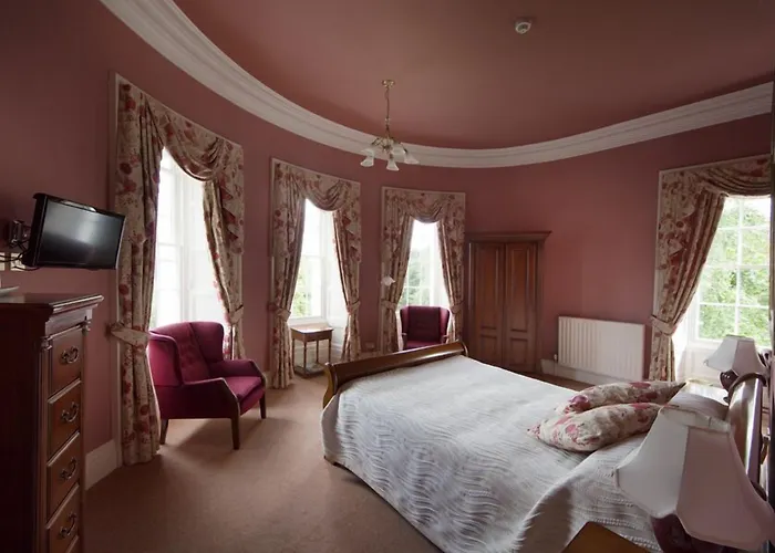 فندق Overwater Hall 3*