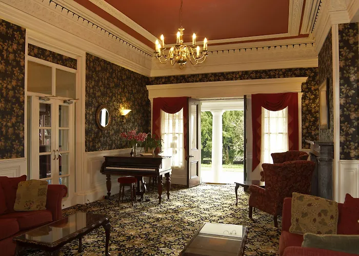 Overwater Hall فندق