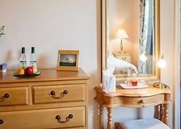 Overwater Hall فندق 3*