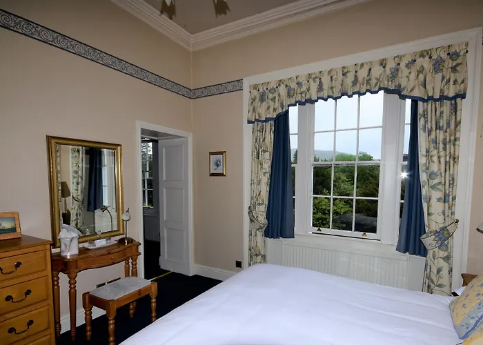 فندق Overwater Hall 3*