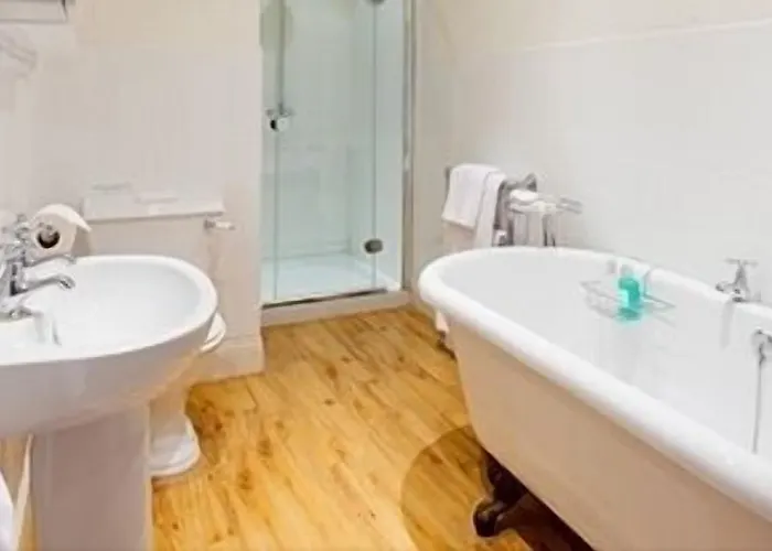 فندق Overwater Hall