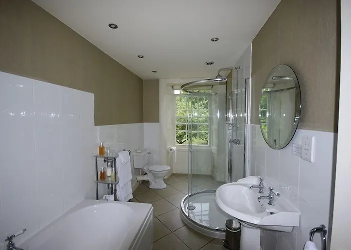 Overwater Hall فندق 3*