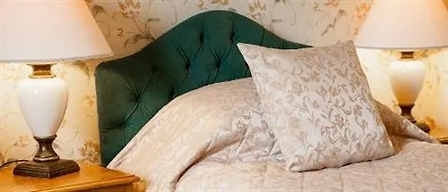 فندق Overwater Hall 3*