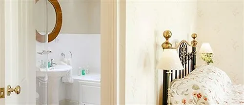 فندق Overwater Hall