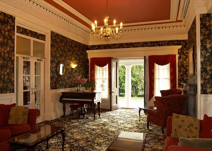 Overwater Hall فندق